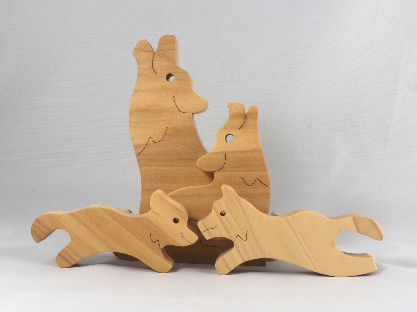 Wooden forest animals - Wolf family